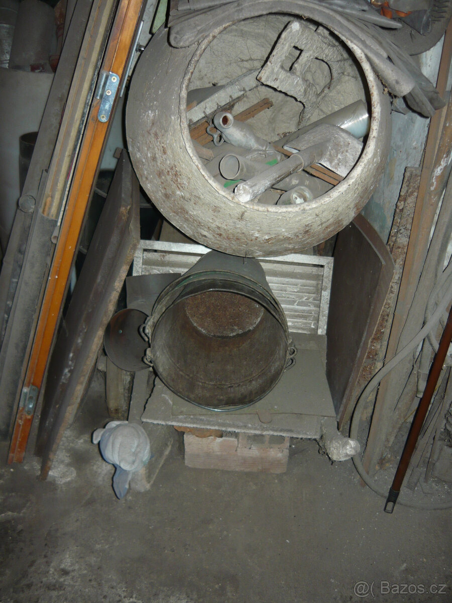 stavební míchačka , polička