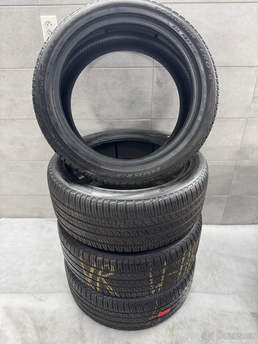 285/45 R22 PIRELLI SCORPION ZERO