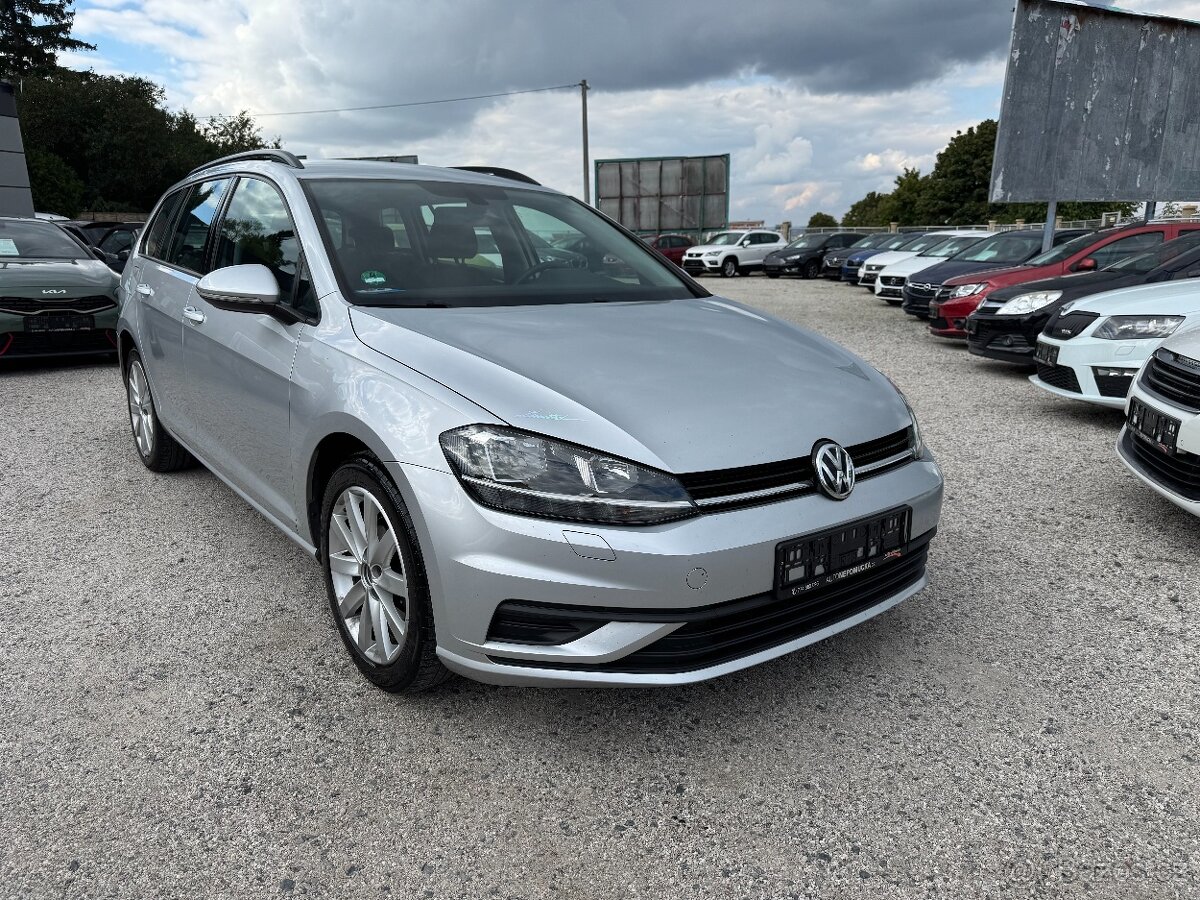 Volkswagen Golf 1.6 TDi 85KW Manuál Park.senzory Navi.