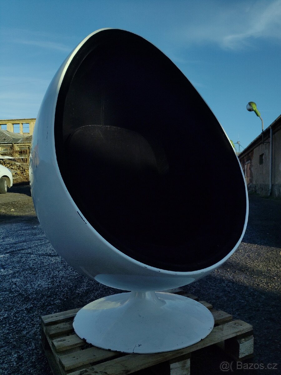 Staré designové křeslo