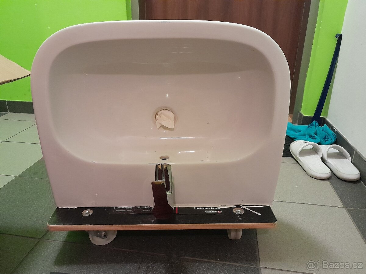 Umyvadlo 58×47 cm s baterií