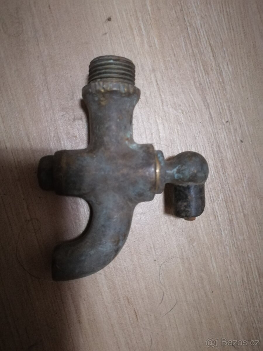 Stabilní motor kohoutek