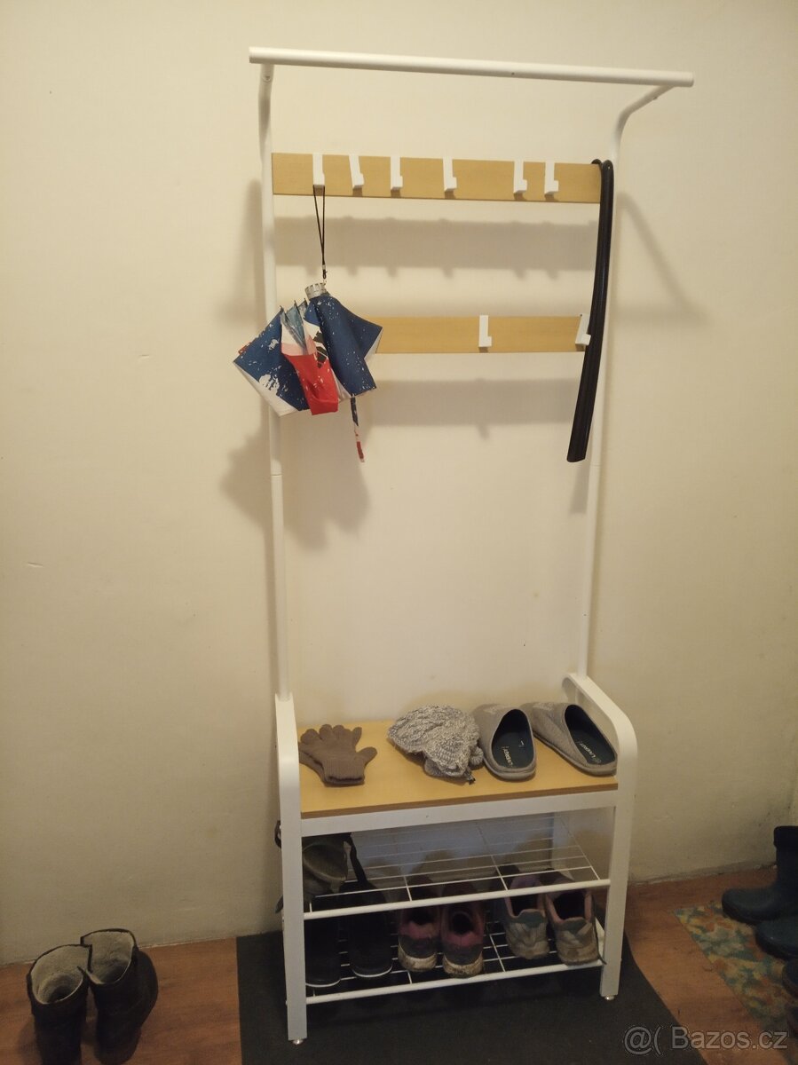 věšák na kabáty
