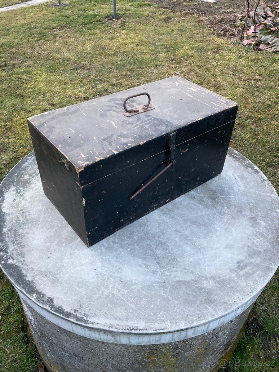 Stará bedna - vojenský kufr