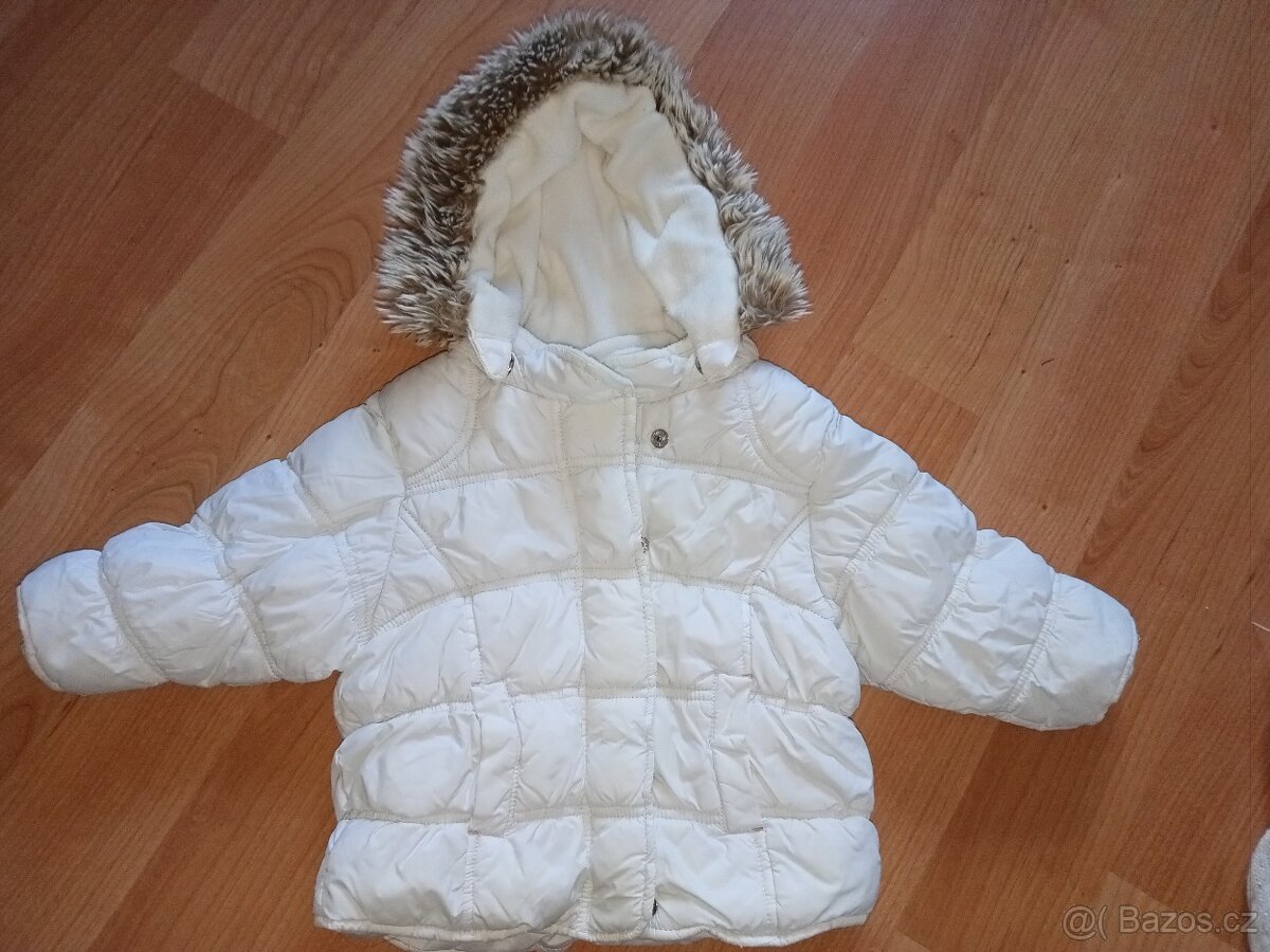 Dívčí zimní bunda s kapucí vel. 6 - 9 měsíců