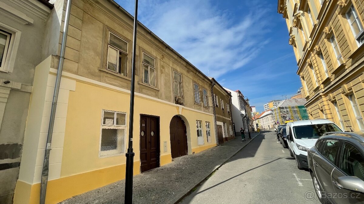 Činžovní dům s 6 byty - Slaný centrum, nová okna a střecha