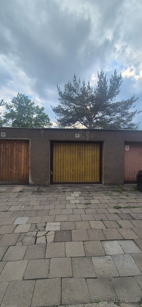 Pronájmu řadovou garáž