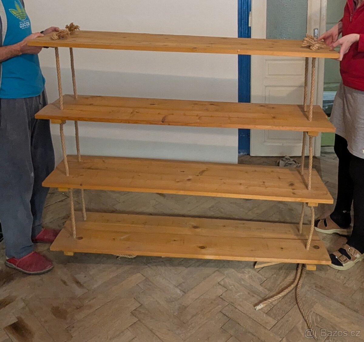 2 regály, závěsné police
