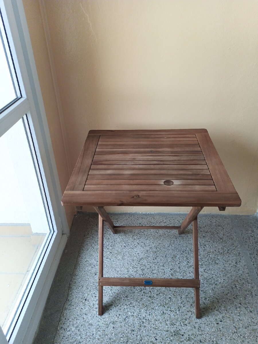 Skladací zahradní stolek 65x65 cm.
