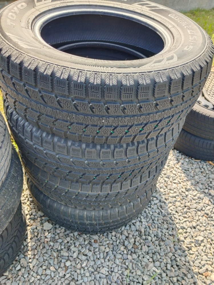 Zimní pneu 245/70/17 TOYO
