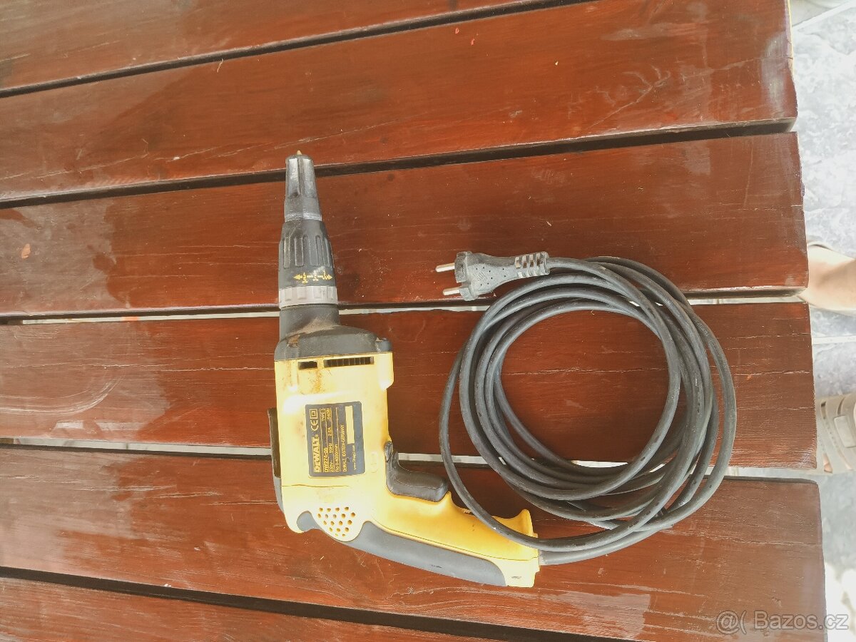 Sádrokartonařský šroubovák DEWALT  DW274-QS