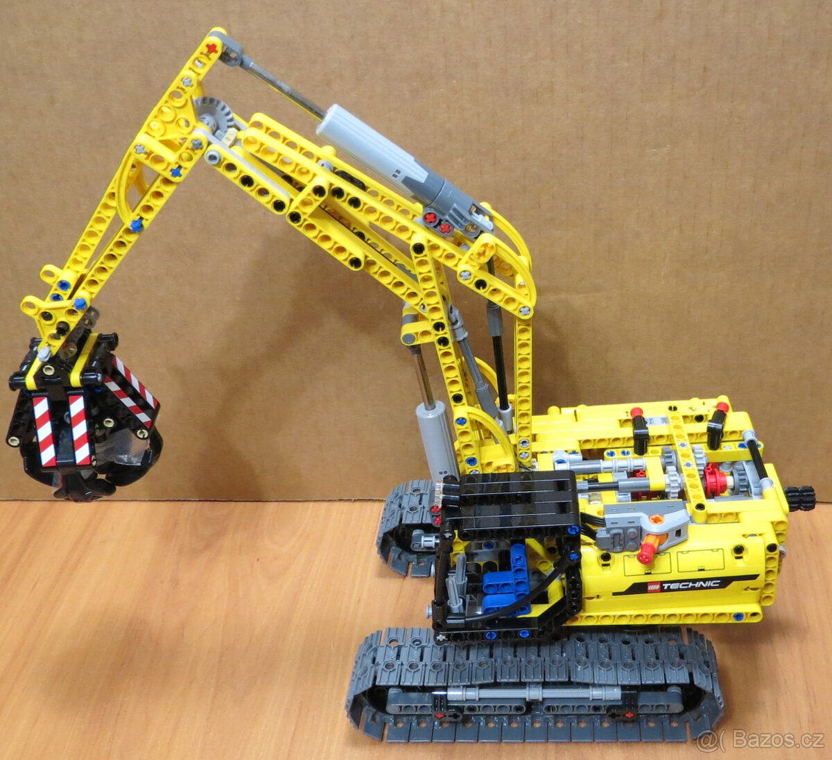 LEGO 42006 Bagr + 8293 motorový pohon