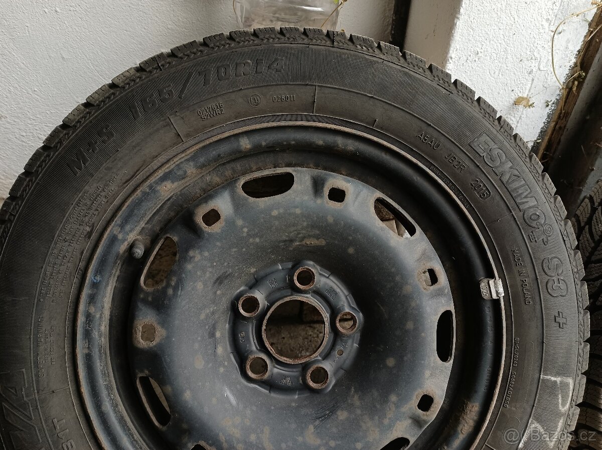 Zimní pneu s disky 165/70 r 14 z fabia 1