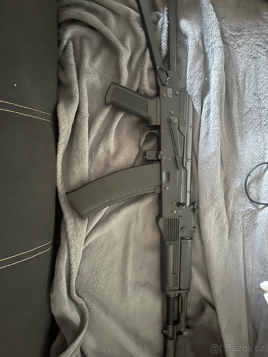 AKS-104