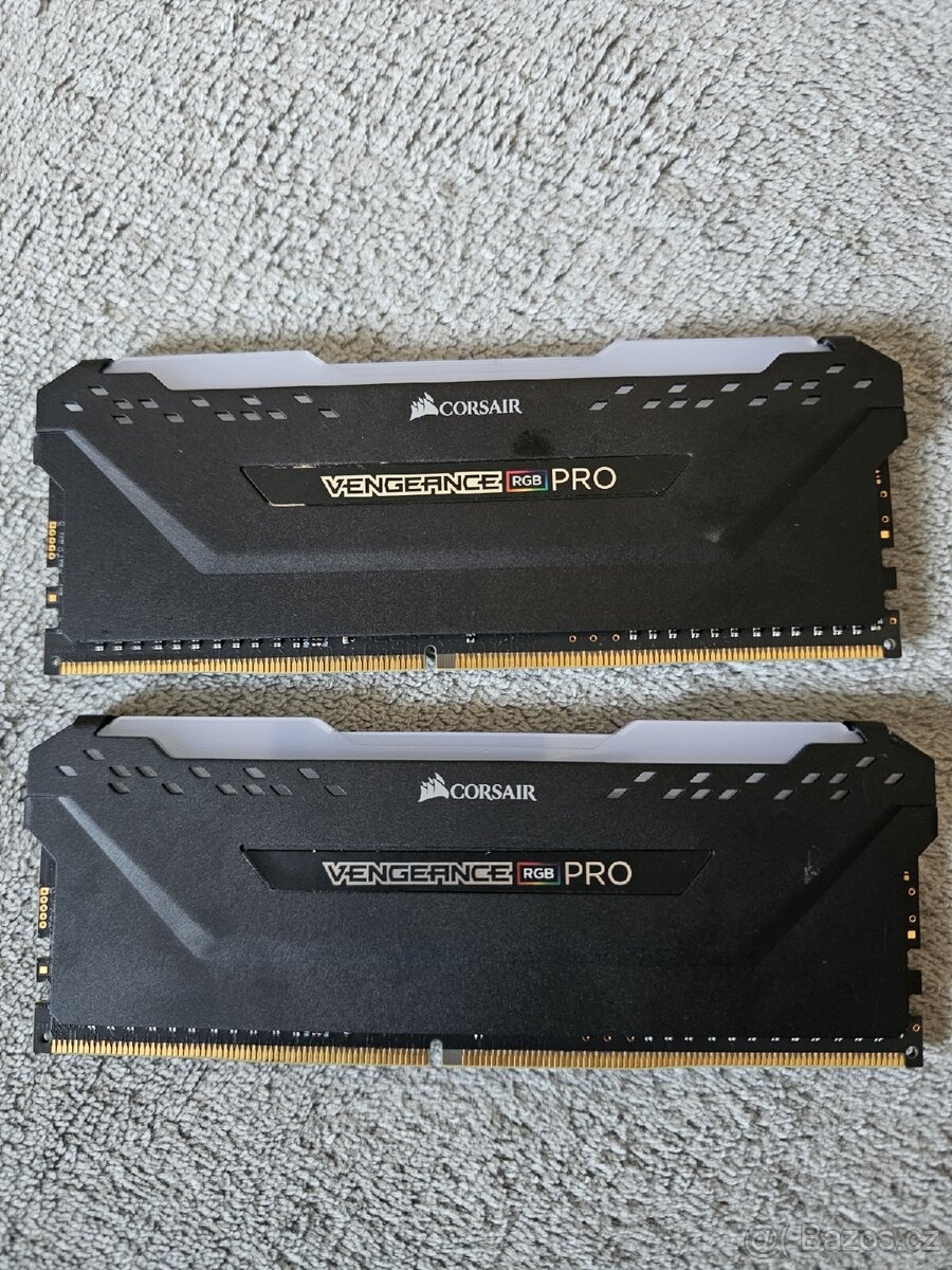 RAM Corsair Vengance RGB Pro 16GB DDR4 (2x8GB)