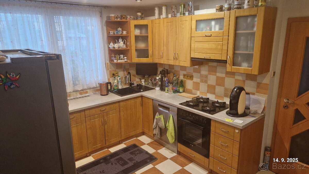Starší kuchyňská linka