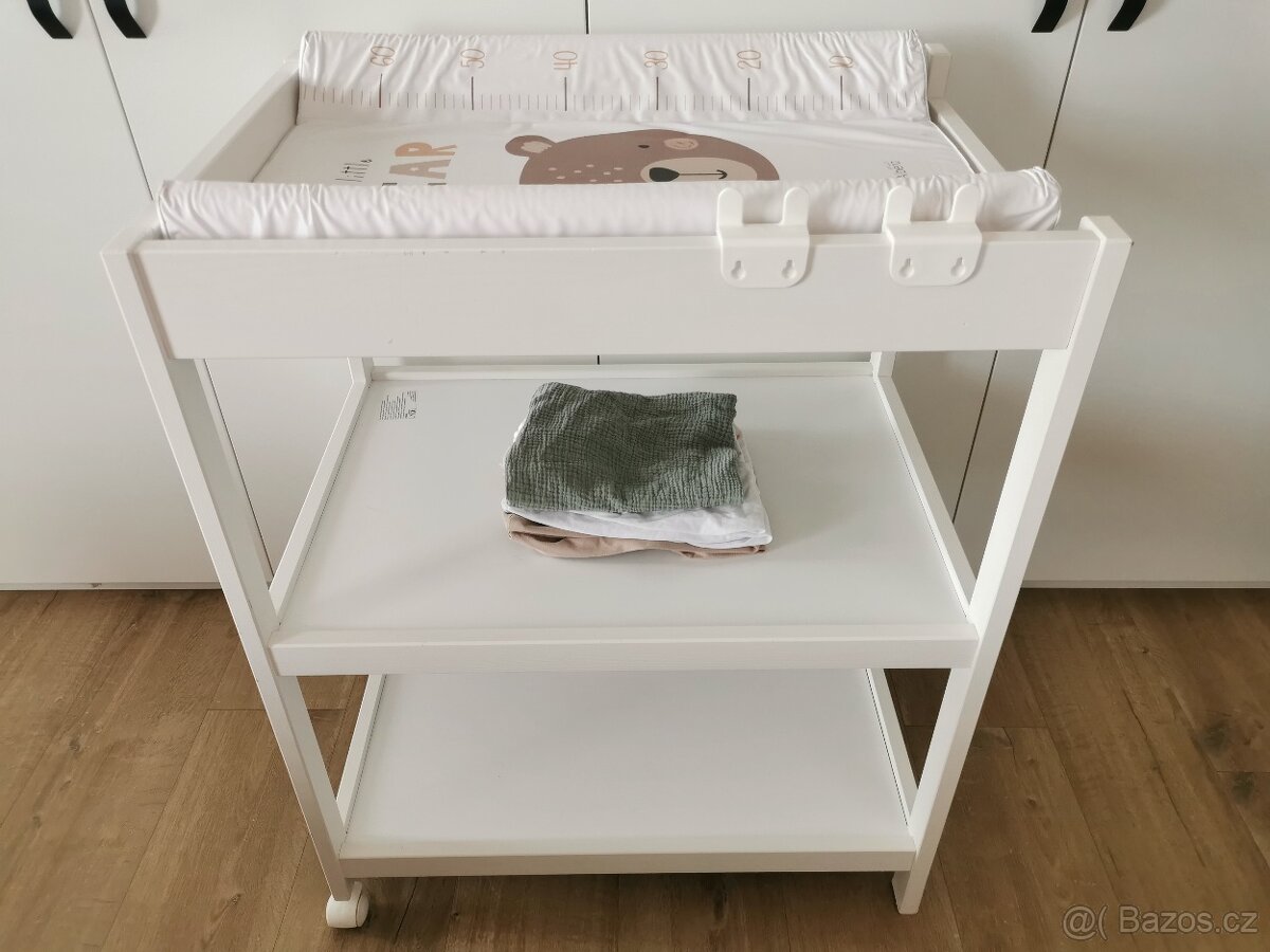 Přebalovací pult bílý