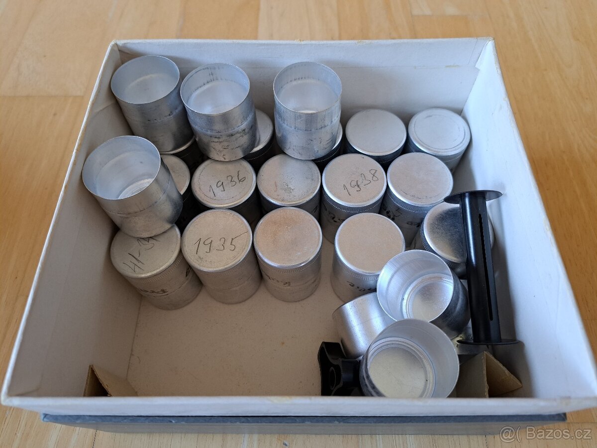 Retro staré obaly od kinofilmu hliníkové