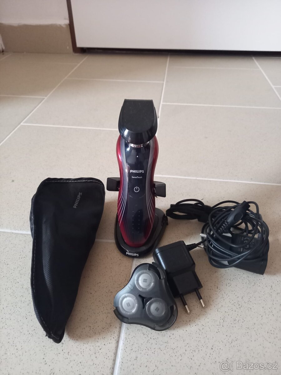 holící strojek Philips