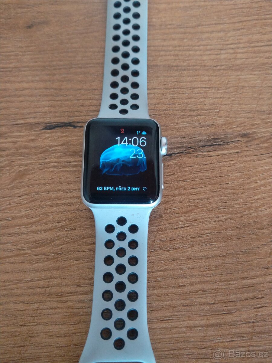 Apple watch 3, 42 mm.