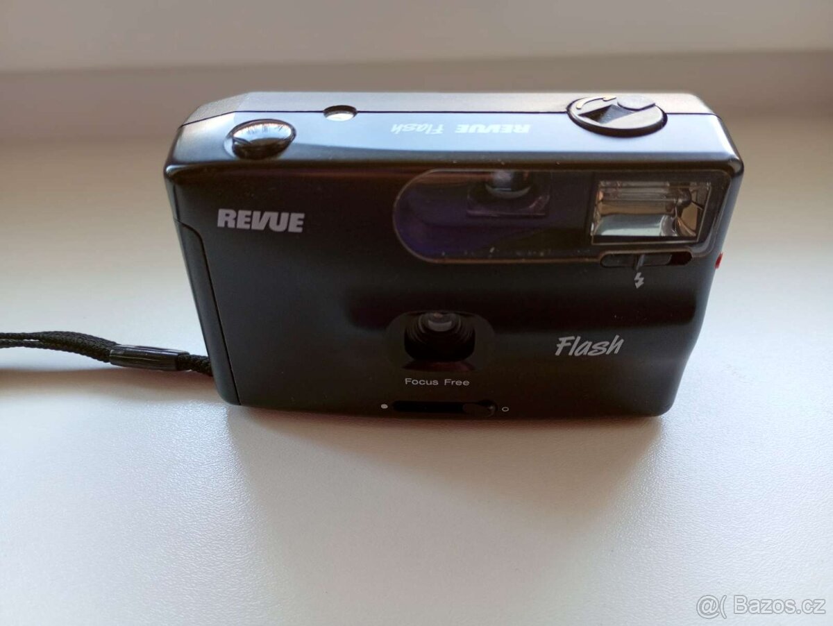 Analogový fotoaparát Revue Flash