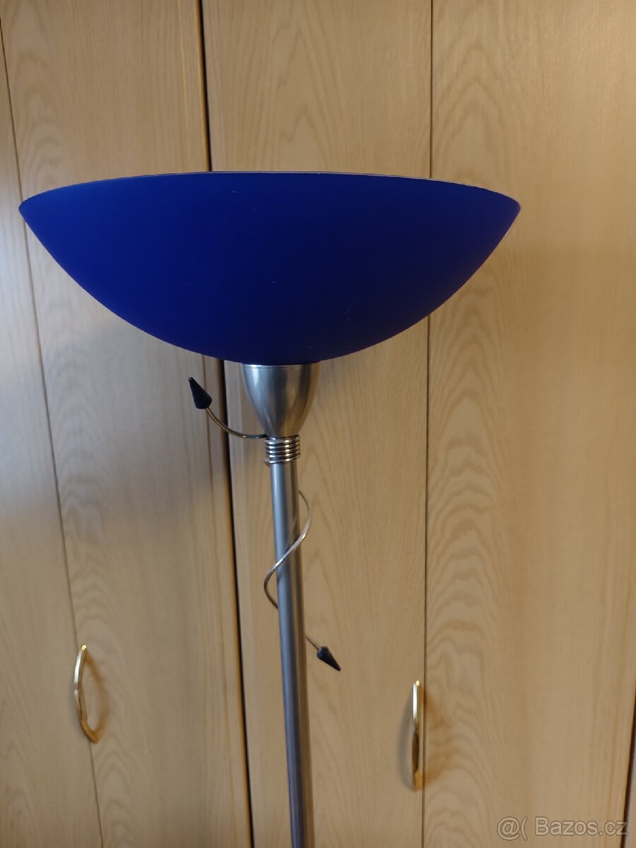 Stojací lampa