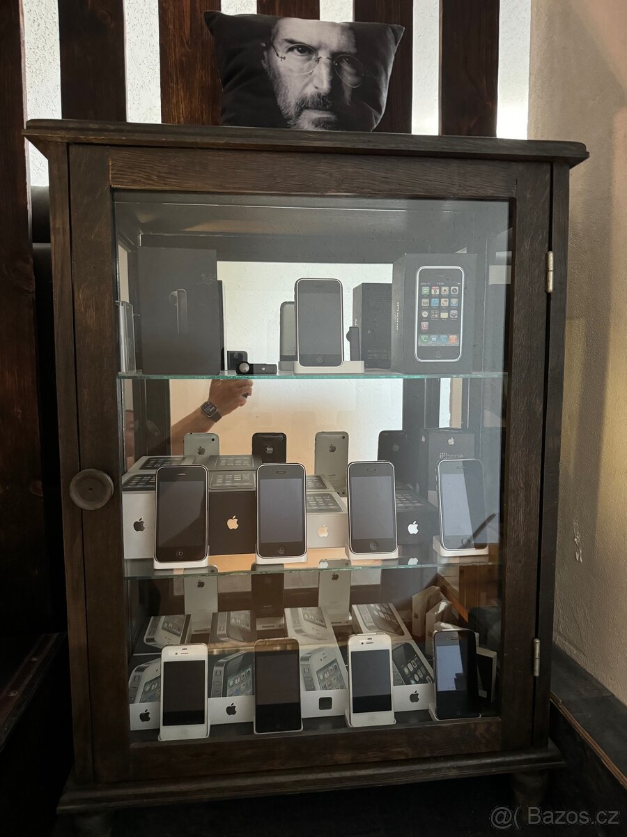 Sbírka iPhone 2G - 4S
