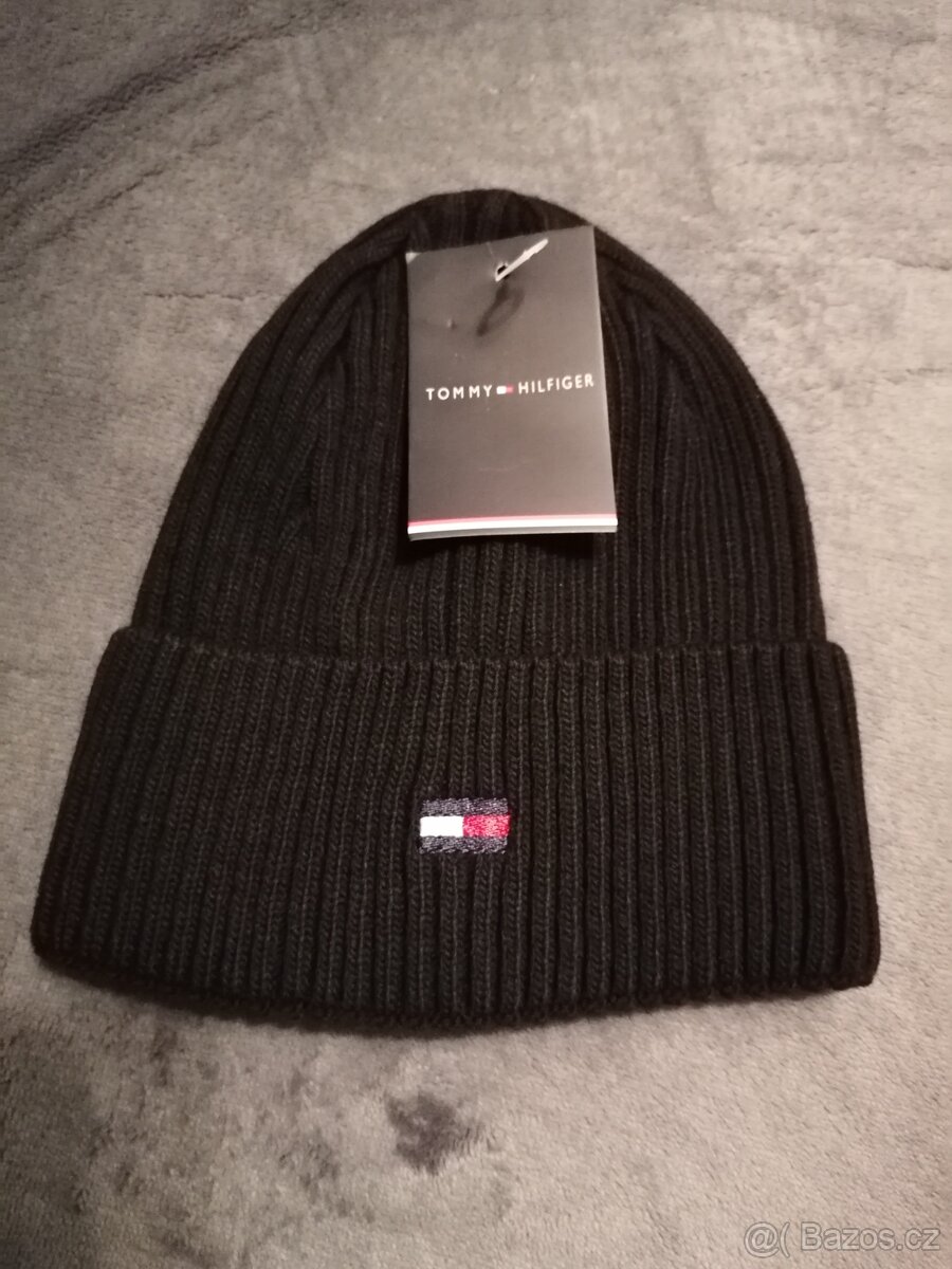 Černá čepice TH