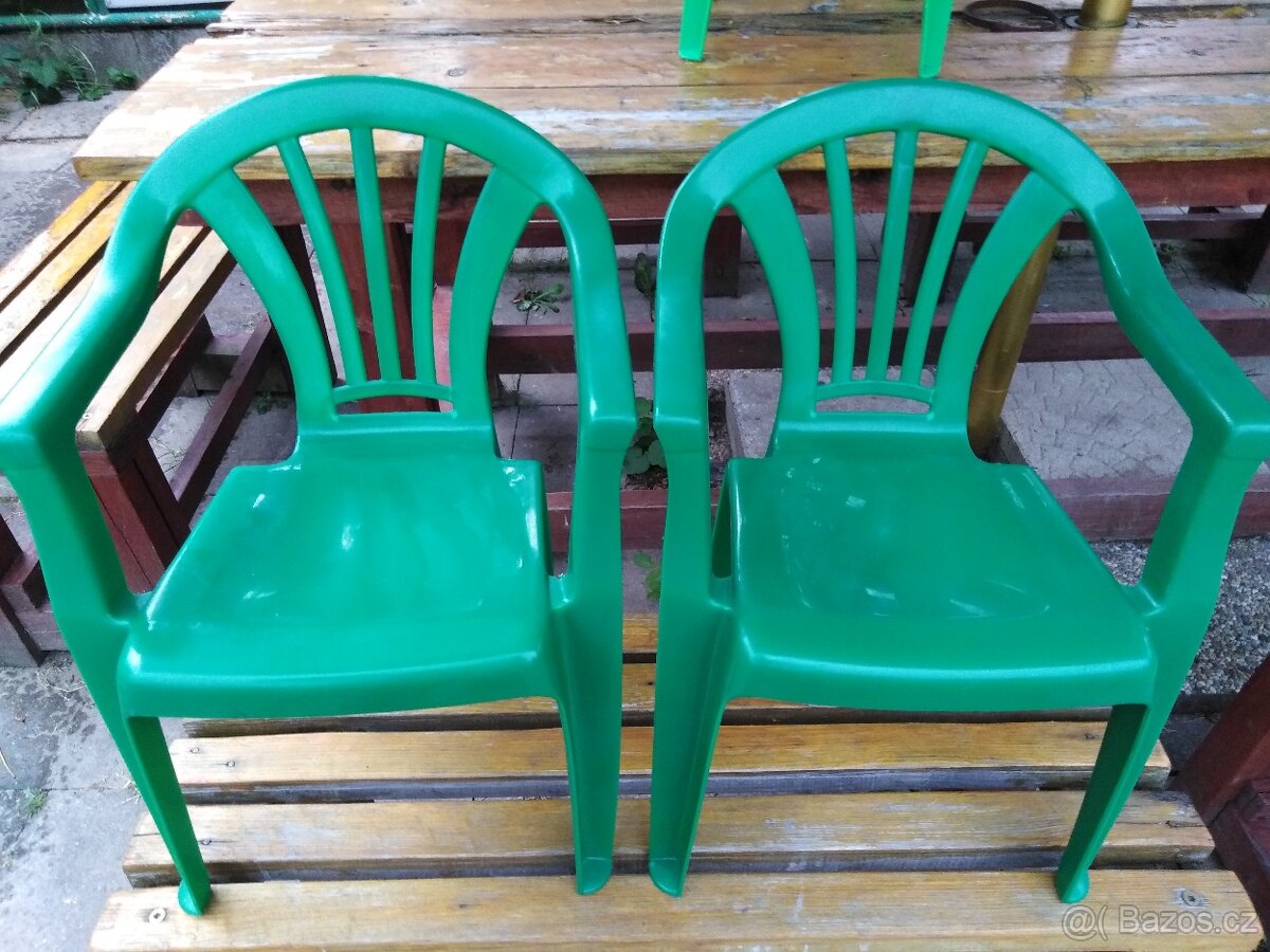 dětské plastové židličky