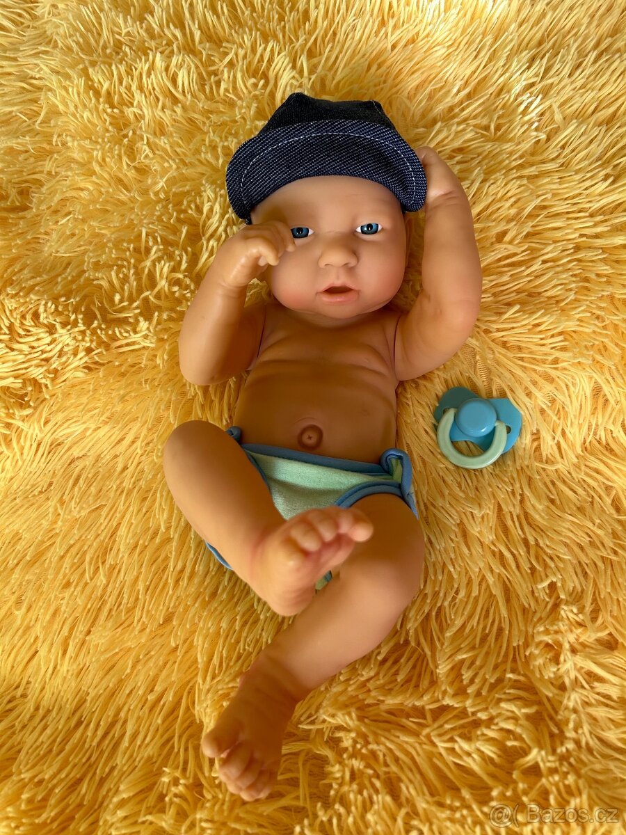 Realistická panenka-miminko,podobná Reborn.