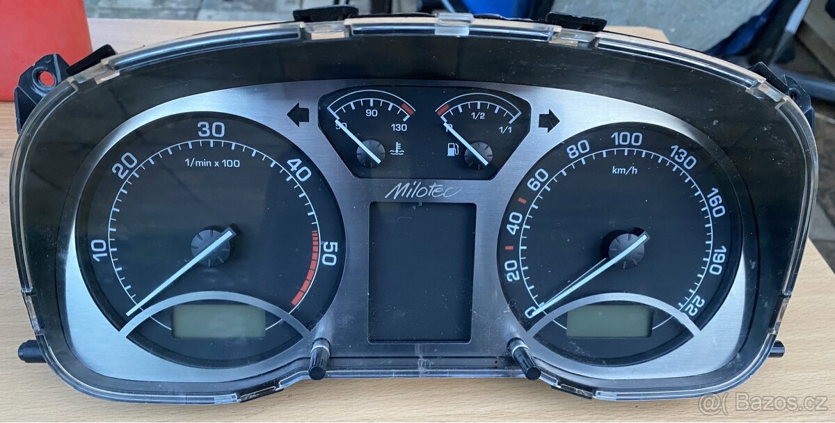 Škoda Octavia I budíky Milotec