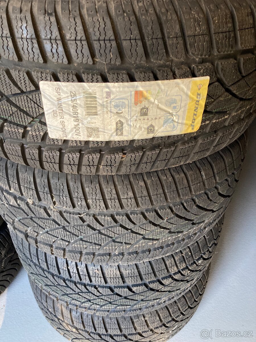 Sada 4x fungl novych ZIMNÍCH DUNLOP 255/40/19, 100V