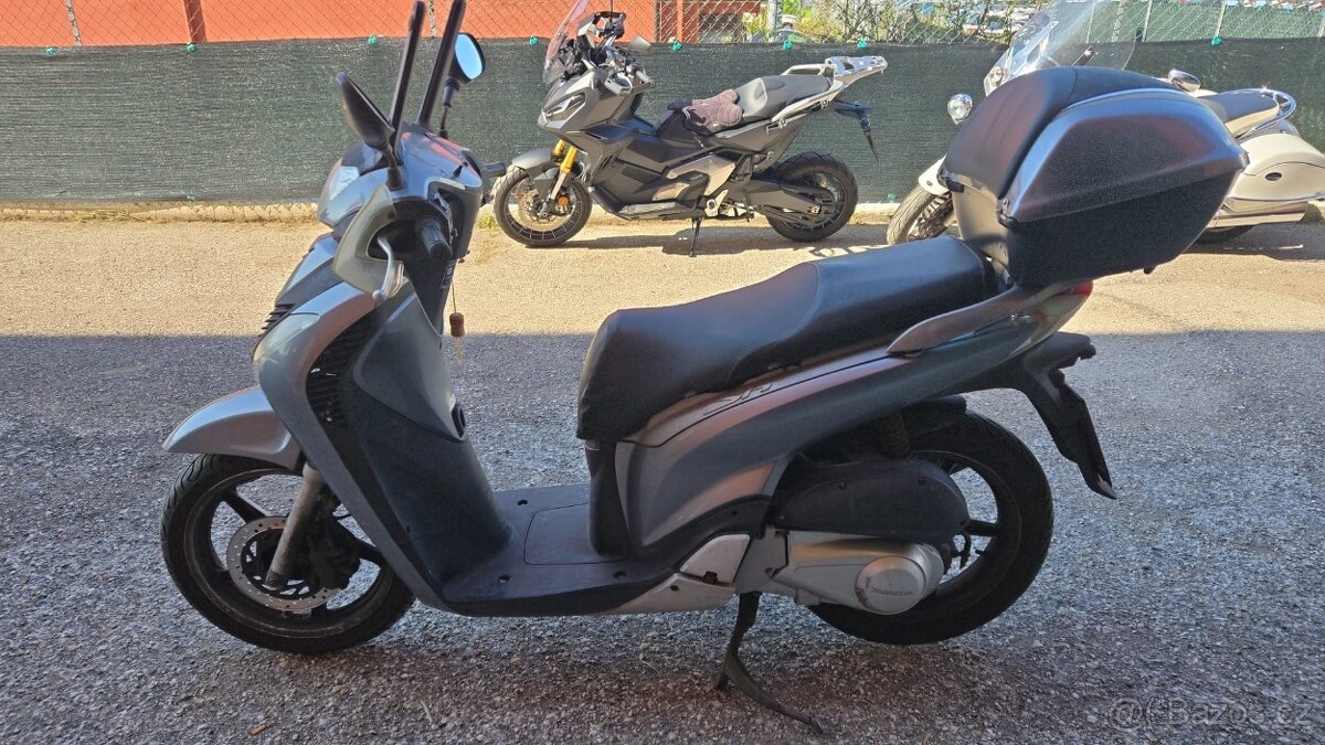 Honda SH 125i (2012) kufr, plexi, řp.sk.B