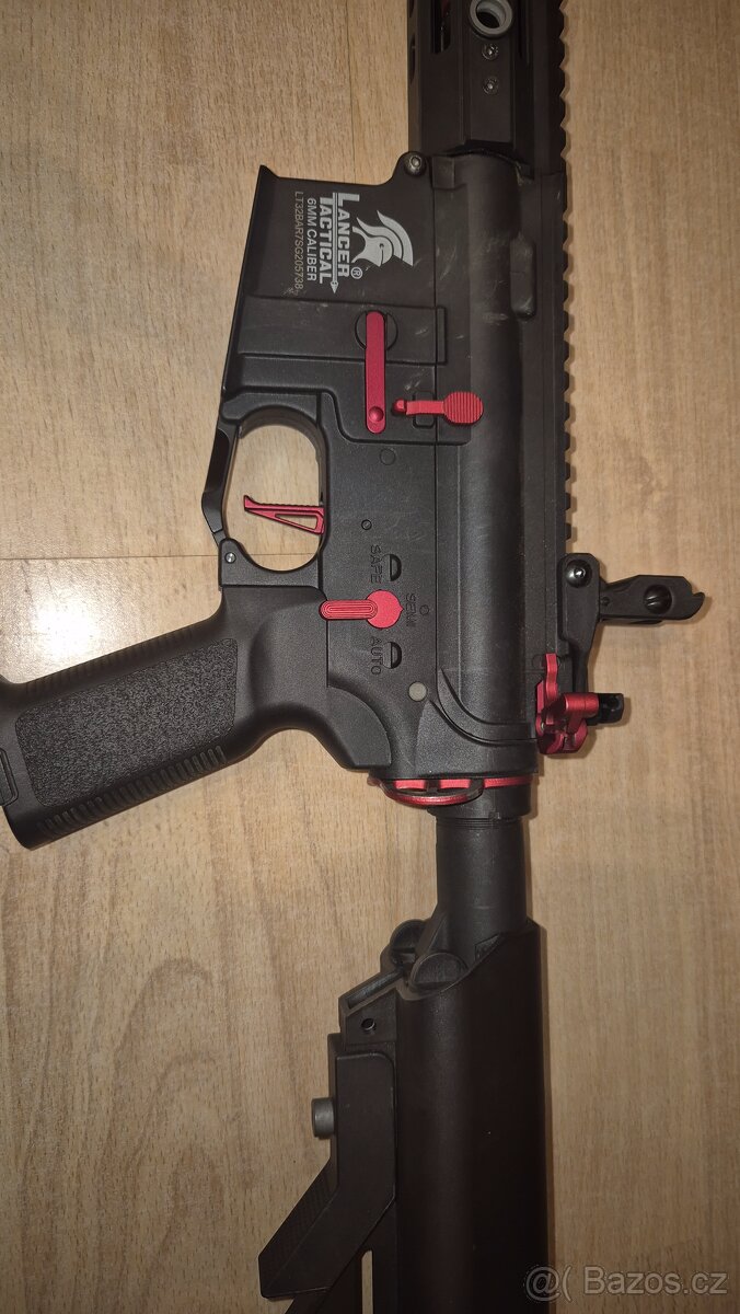 Prodám airsoft zbran lancer tactical s červenými prvky