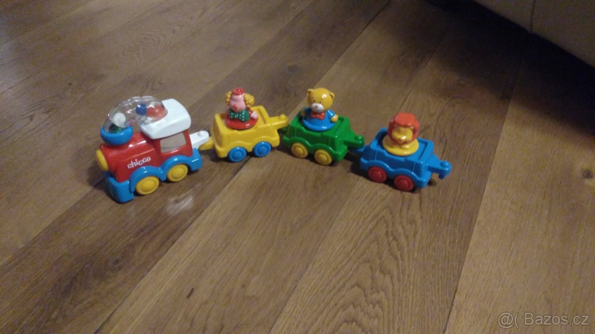 Vláček CHICCO + Zdarma žabky CHICCO