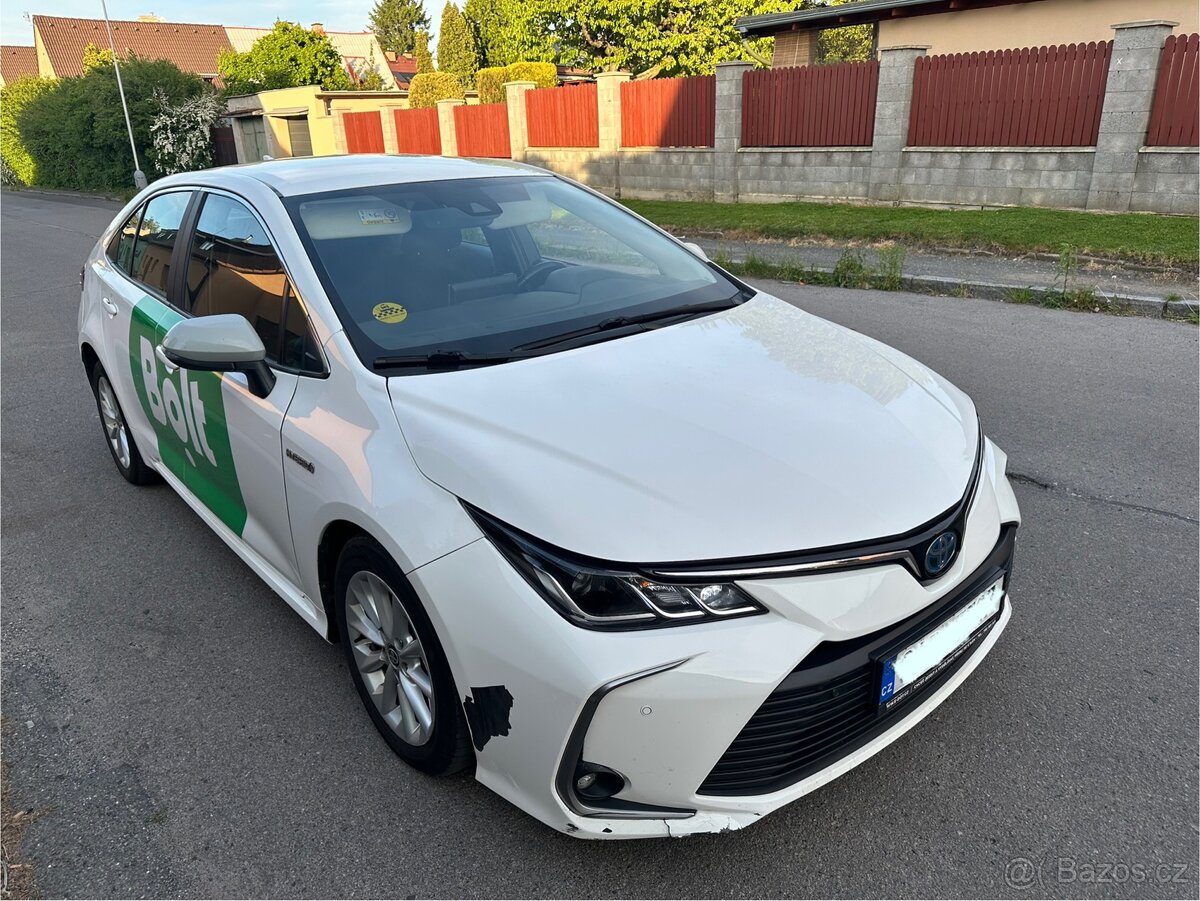 Prodam Toyota Corolla 1,8 HYBRID automat rv 2022