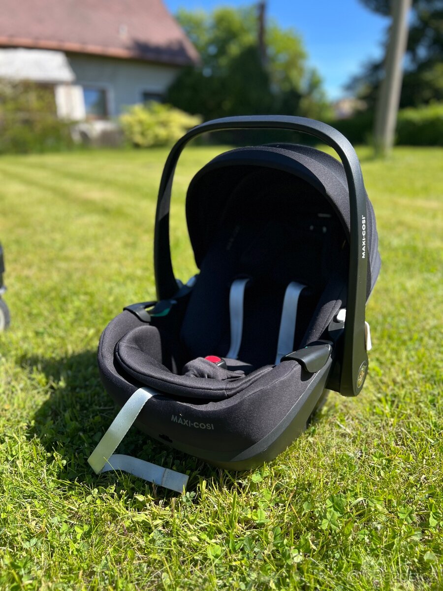 Vajíčko do auta MAXI COSI Pebble 360 Pro Essential black