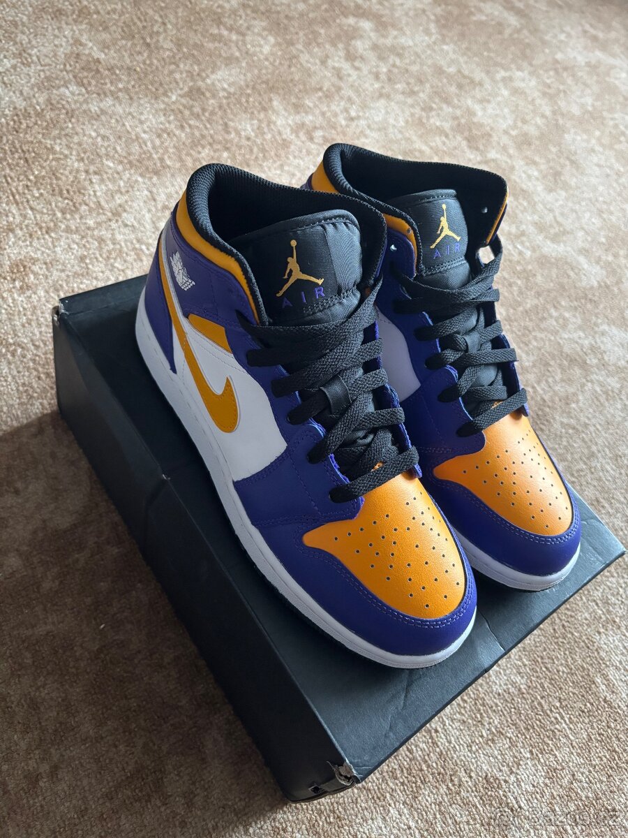 Nike jordan1 mid lakers