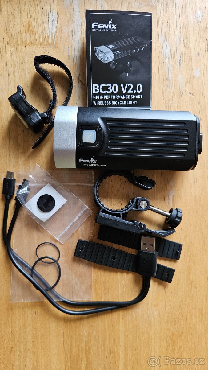 Cyklosvítilna Fenix BC30 V2.0 + nabíjecí USB sada 3500 mAh