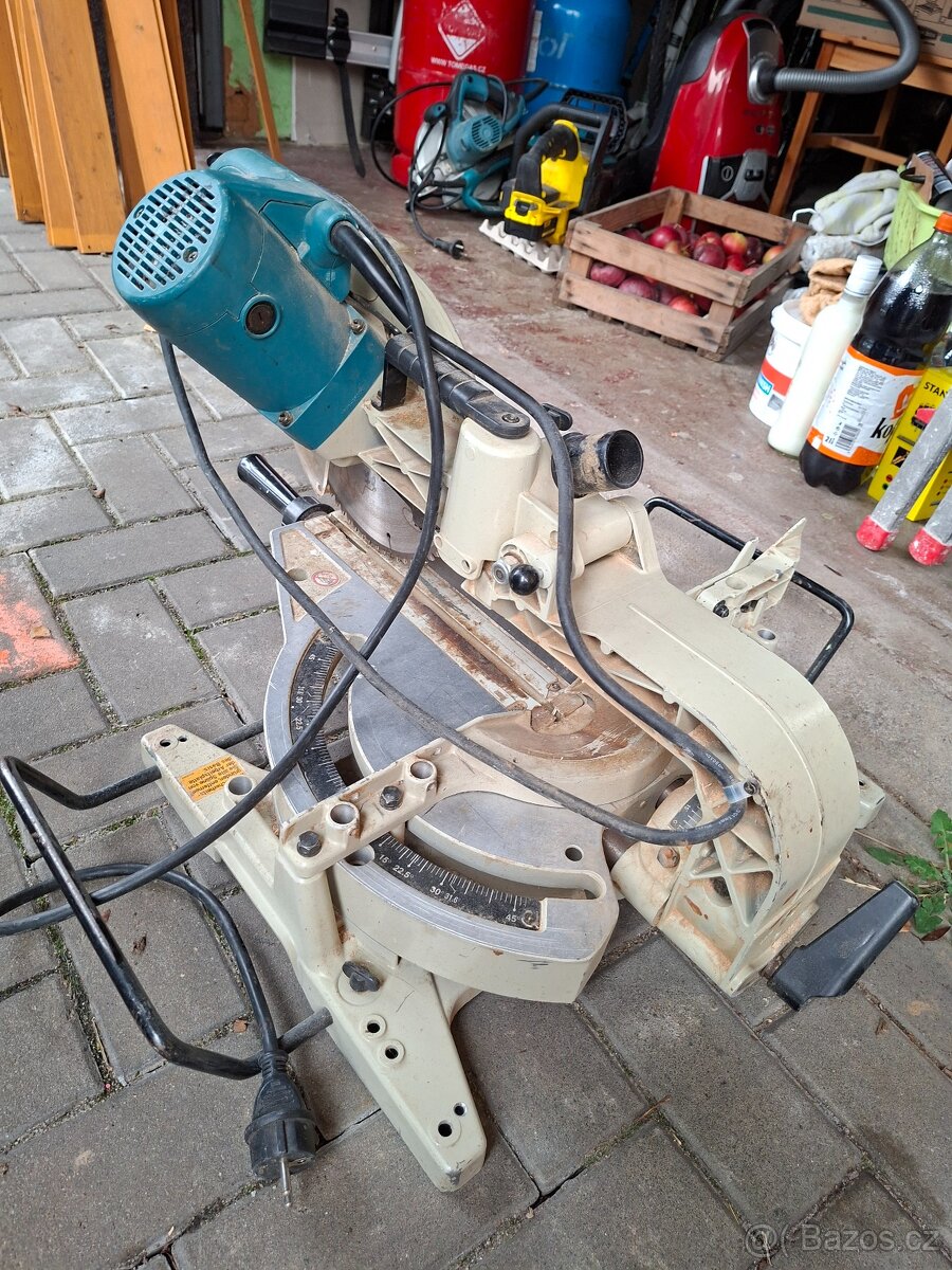 Pokosová pila Makita