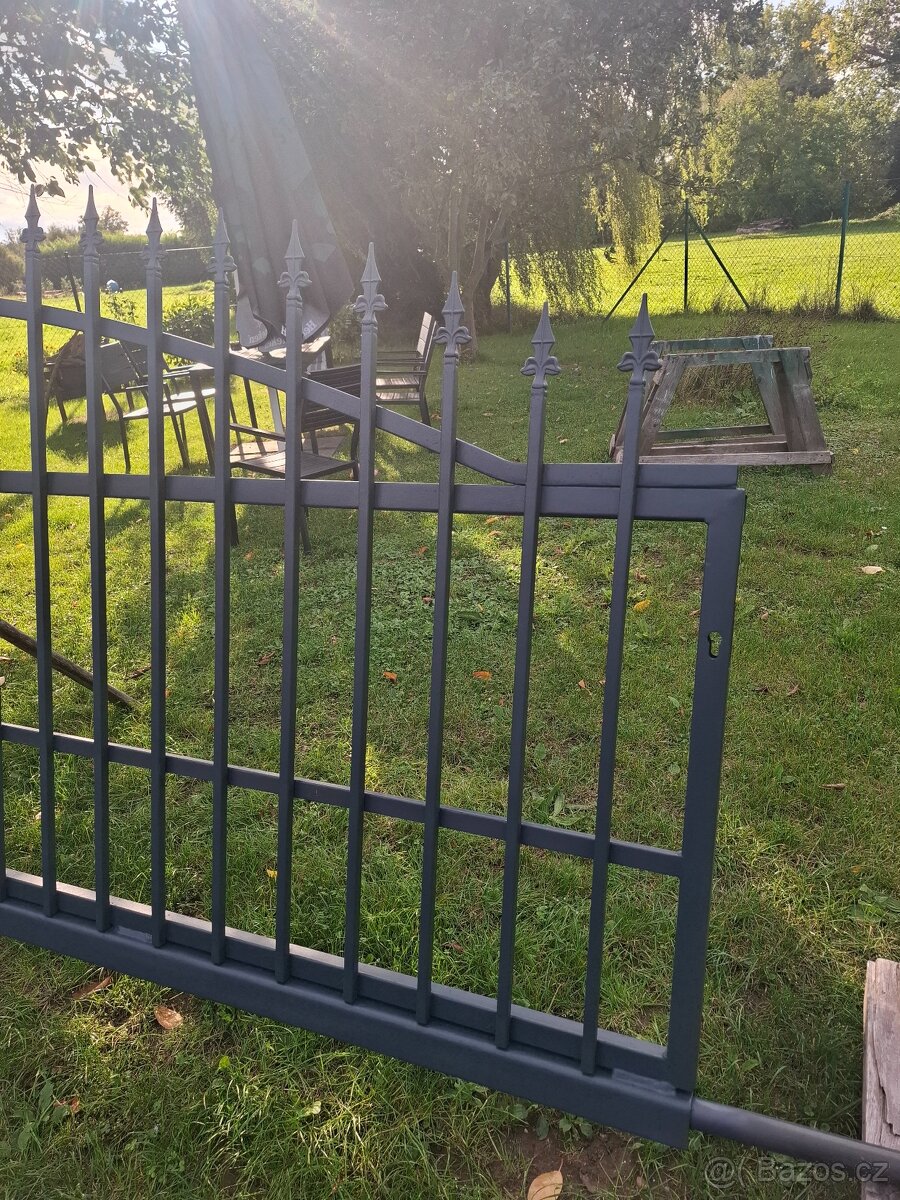 Samonosná pojezdová brána