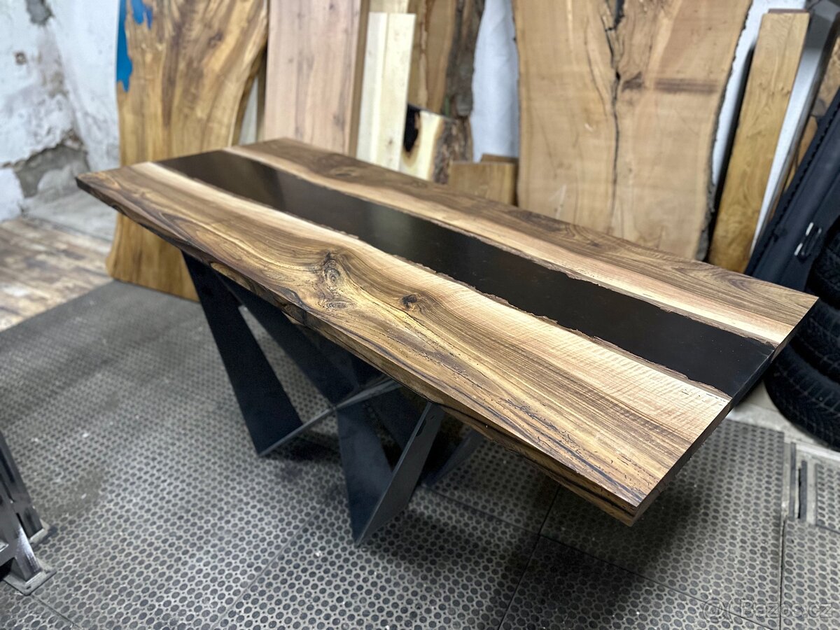 Epoxidový stůl ořech