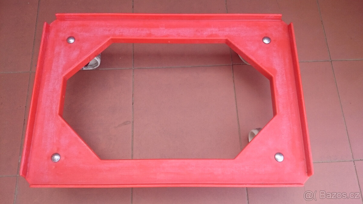 Plastový vozík na přepravky ( 40 x 60 cm )