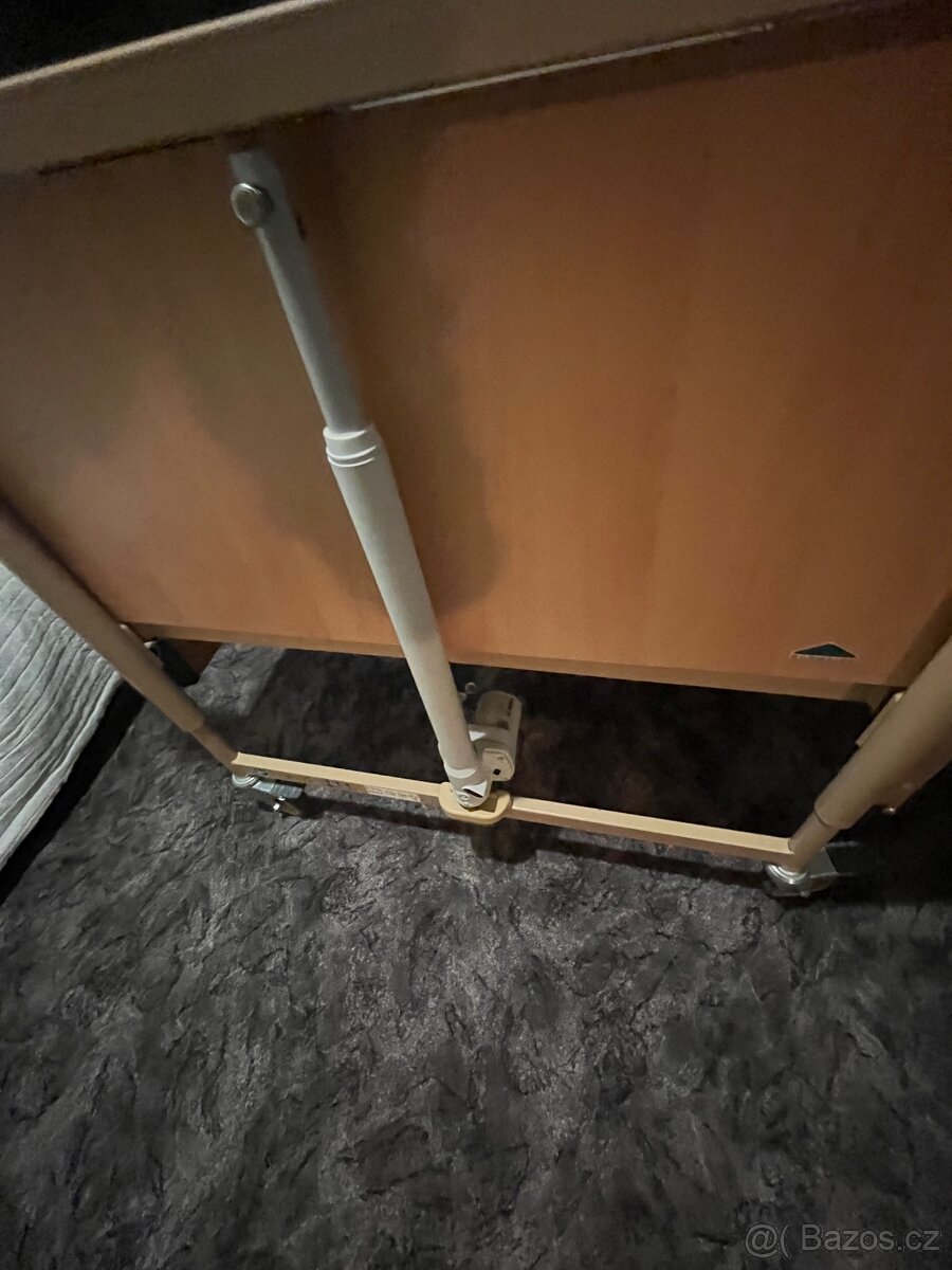 Zdravotnická postel