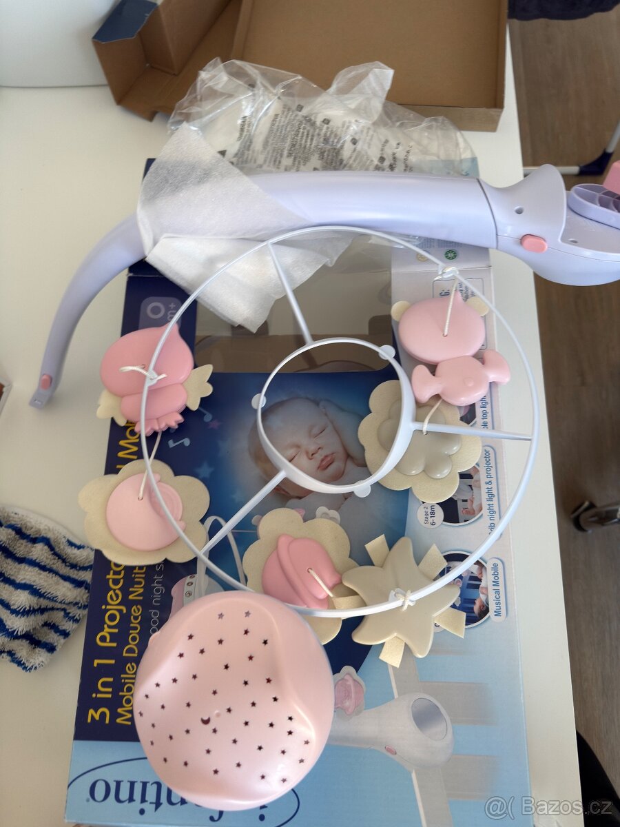 Kolotoč nad postýlku