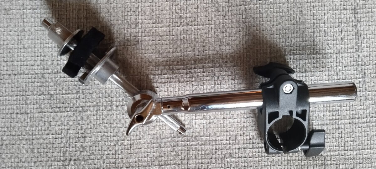 Roland rameno k Hi-Hat, stříbrné.