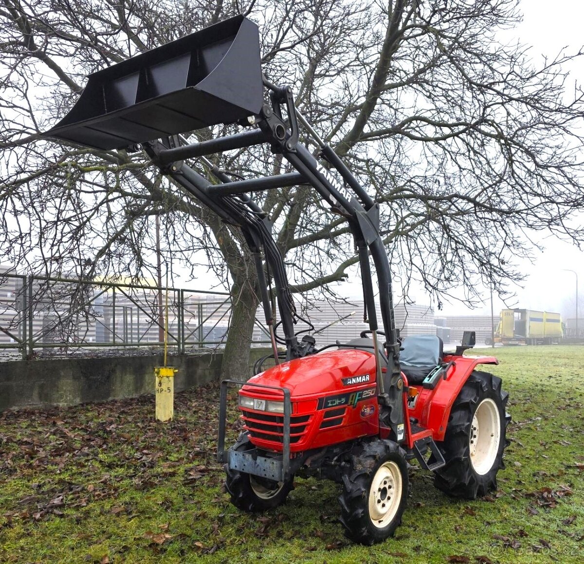 YANMAR AF250D s čelním nakladačem