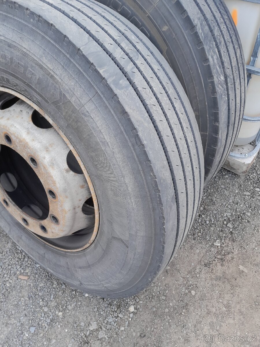 Pneumatiky 295/80 22,5