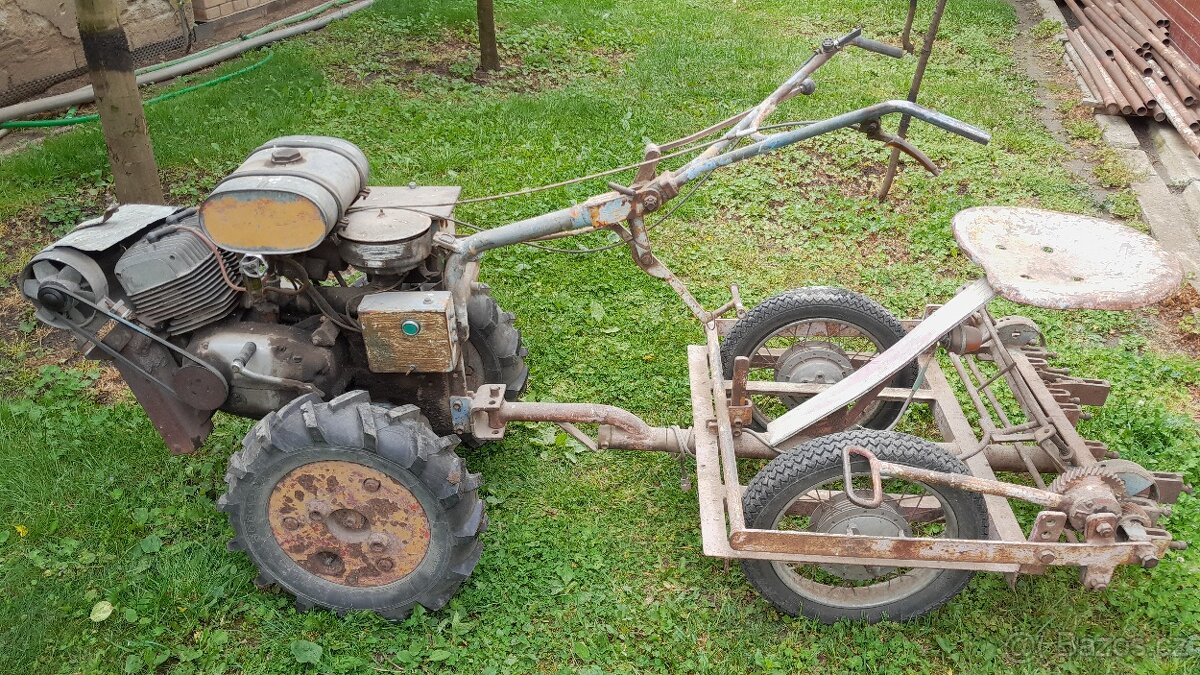 Jednoosá půdní fréza s radličkovacím vozíkem