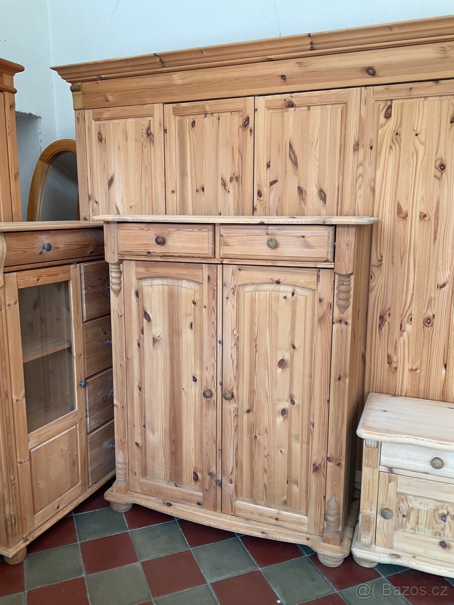 Vysoká komoda vertiko 2  šuplata